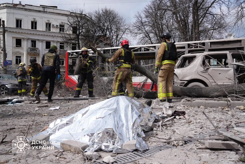 Атака у Сумах: 13-річний спортсмен врятував пасажирів палаючого автобуса (фото)