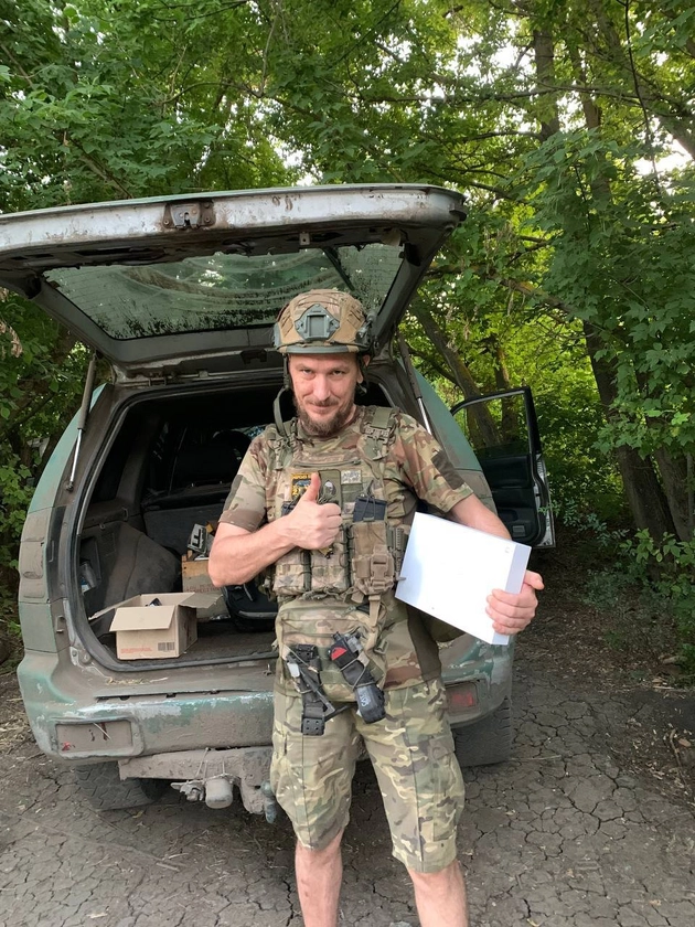 «Здатися легко. Але насправді ніхто цього не хоче»: збираємо морпіху на протез руки (фото)