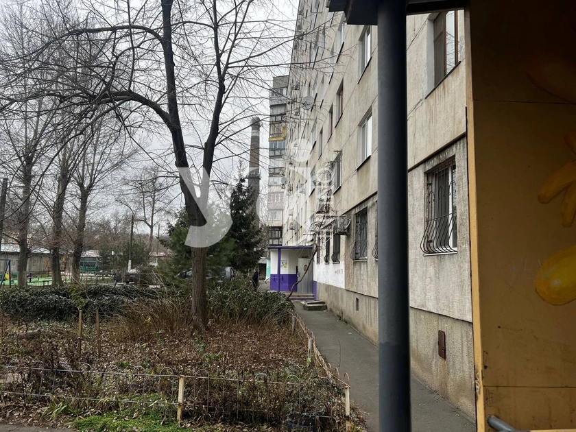 В Чорноморську з вікна 9 поверху випала жінка (фото)