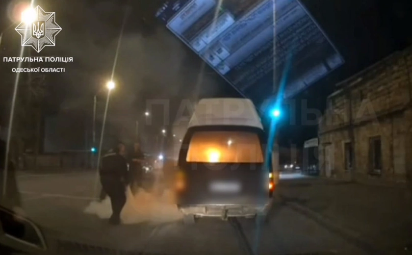 В центрі Одеси горів автомобіль (відео)