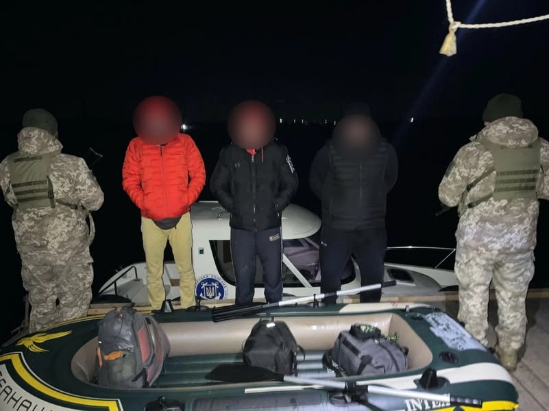 На кордоні з Молдовою прикордонники затримали ухилянтів на гумовому човні