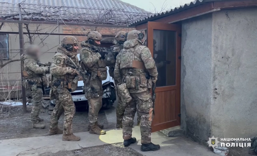 Вбив односельця і погрожував поліції гранатою: на Одещині затримали рецидивіста (відео)