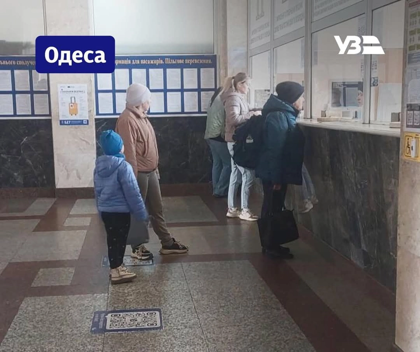 Колапс з продажем залізничних квитків: купити можна тільки на два найближчих дні та у касі