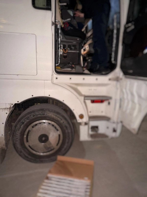 На кордоні з Одещиною зупинили вантажівку з прихованими інʼєкціями краси