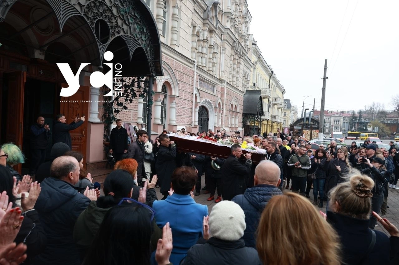 Одесити простилися з коміком Володимиром Комаровим