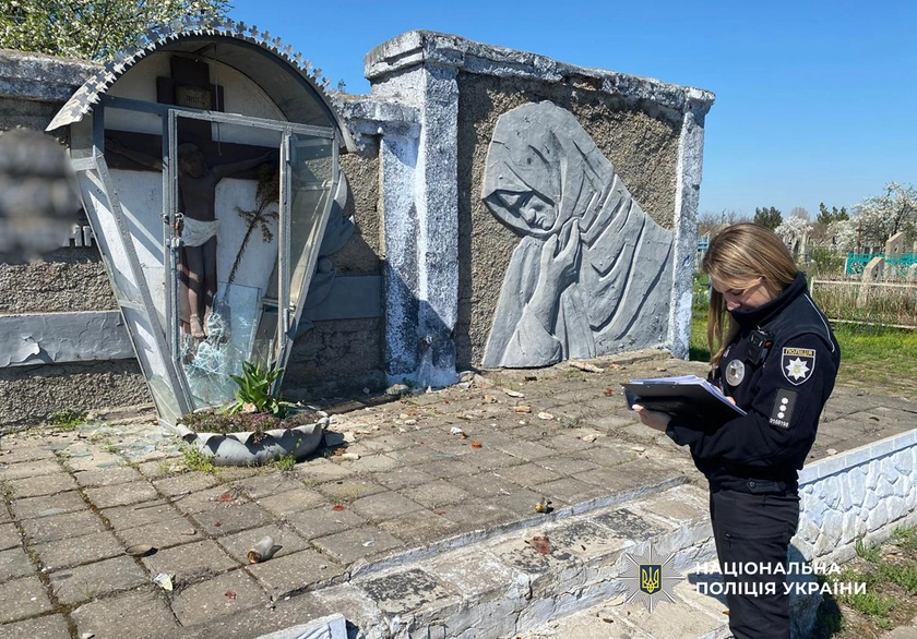 На кладовищі в Кілії пошкодили пам’ятники: поліція з’ясовує обставини