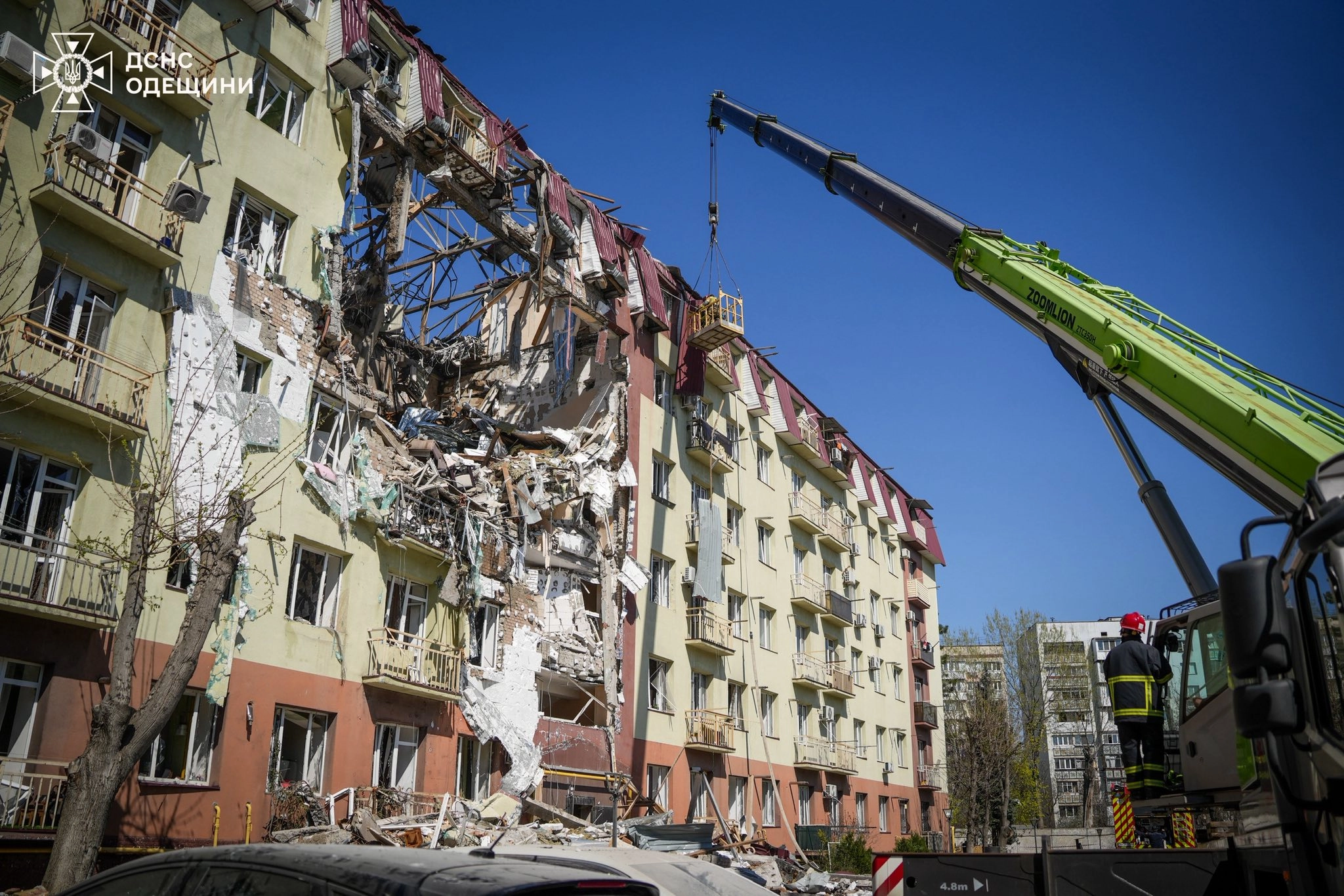 В Одесі 200 рятувальників ліквідували наслідки «прильотів» 6 квітня