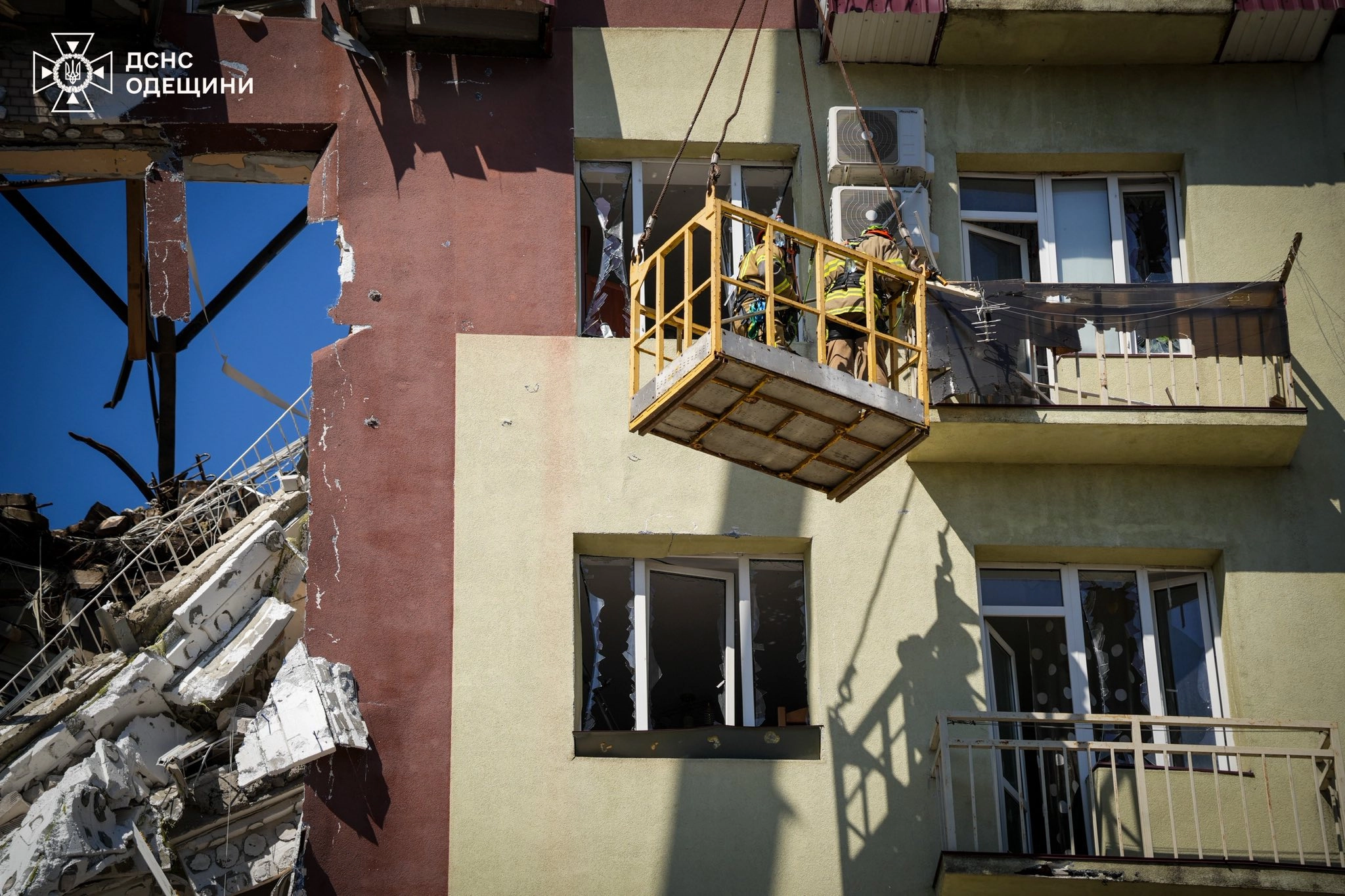 В Одесі 200 рятувальників ліквідували наслідки «прильотів» 6 квітня