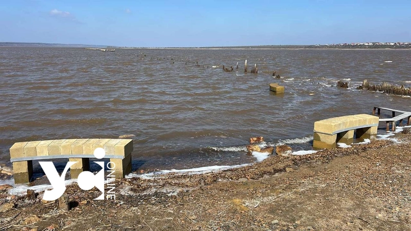 На Куяльницькому лимані вандали зруйнували нові екологічні лавки