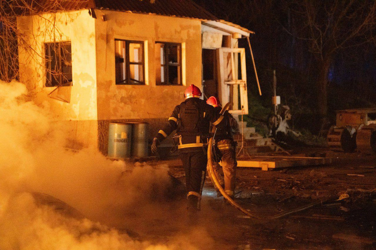 Також зафіксовано влучання  «Шахеда» у 12-поверховий житловий будинок