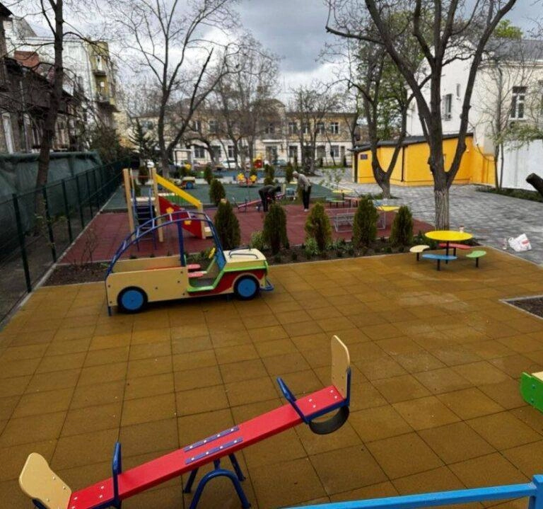 В Одесі відкрили новий сучасний майданчик у відновленому дитсадку