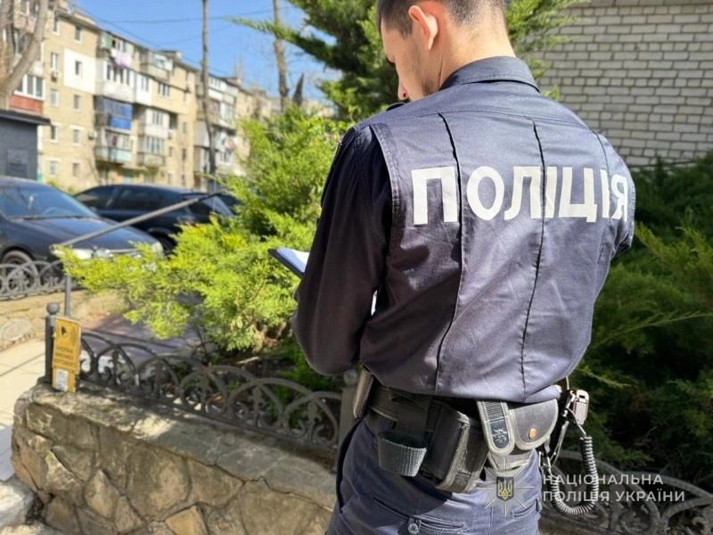 В Одесі двоє молодиків вимагали гроші у підлітка: хлопець віддав близько 20 тисяч гривень