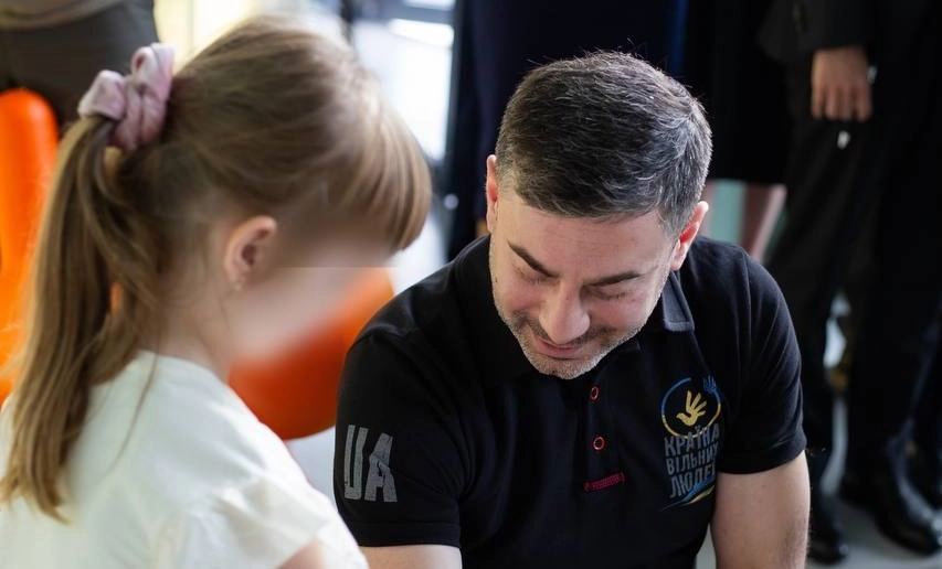 В Італії суд дозволив усиновити евакуйовану з України дитину, у якої є мати