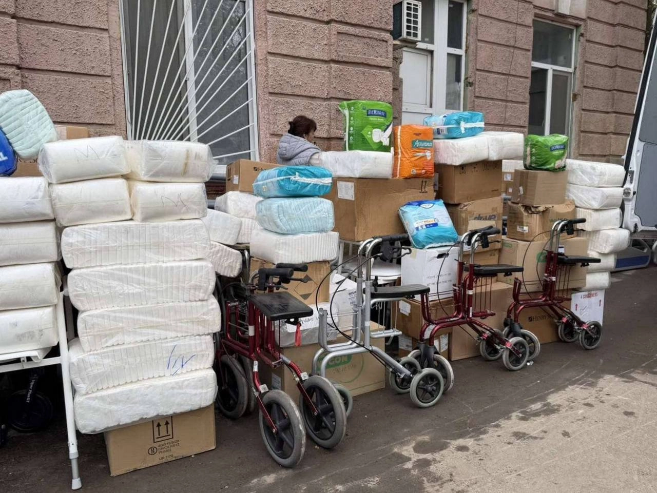 Одеська міська лікарня №1 отримала нову партію гуманітарної допомоги для пацієнтів