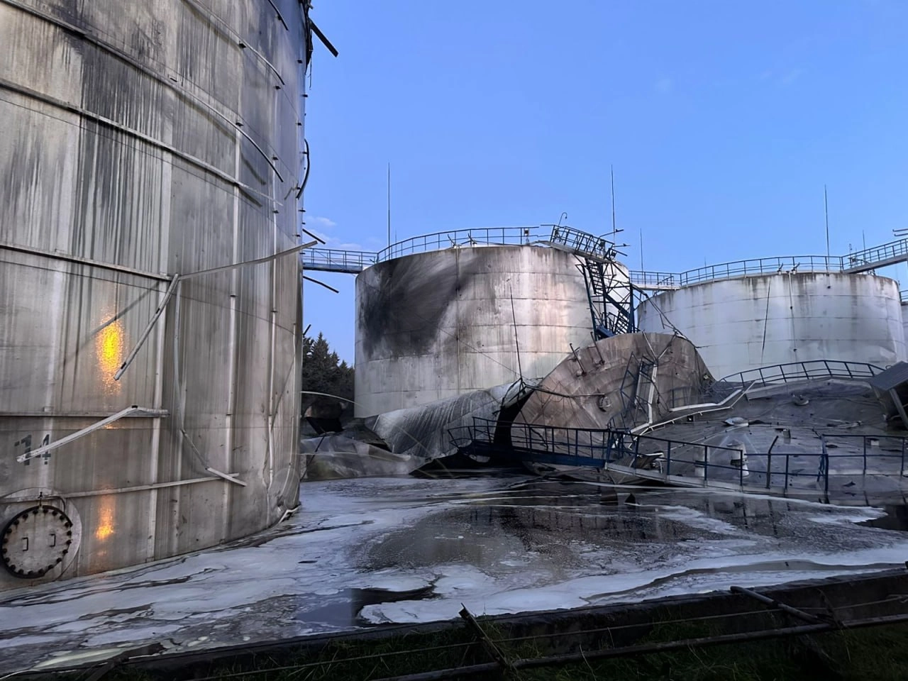 Чорноморськ після обстрілу: розлив 6 тисяч тонн олії у порту