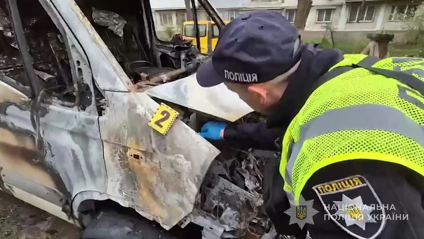 В Одесі чоловік за обіцянку заплатити 1500 долларів підпалив мікроавтобус