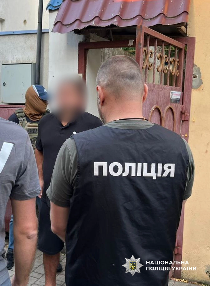 Рієлтор і спільники привласнили квартири в Одесі