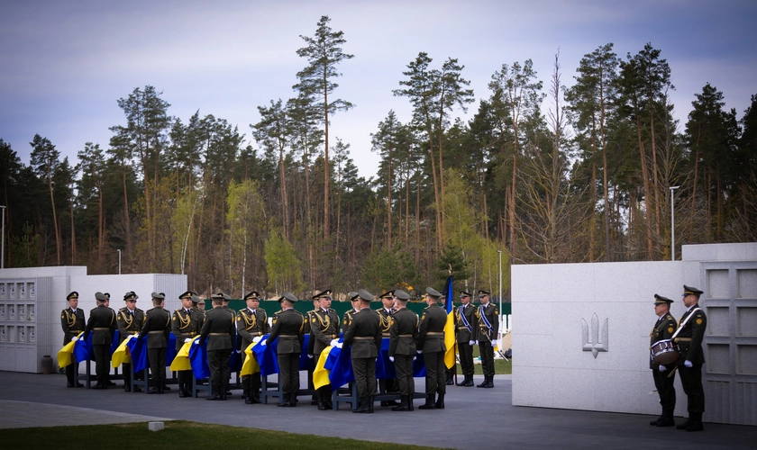 На Національному меморіальному кладовищі попрощалися з ще 27 невідомими українськими воїнами