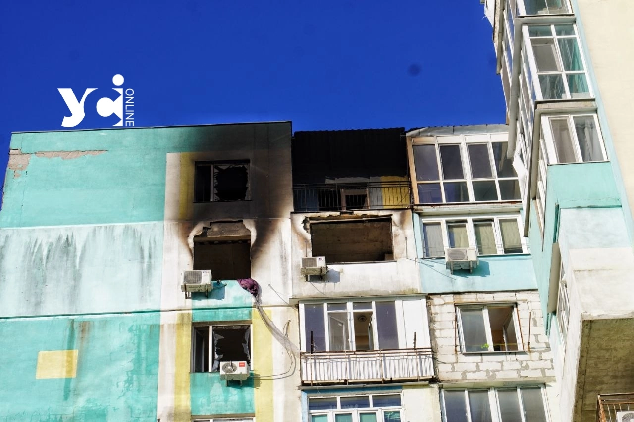 В Адміністрації морських портів зазначили, що вночі рф атакувала БпЛА порти на Дунаї та Великій Одесі. 

Внаслідок ударів були пошкоджені причал та склади, а також виникли локальні загоряння, які ліквідували працівники та профільні служби. На щастя, обійшлося без поранених та загиблих.

Порти продовжують працювати з урахуванням безпекових обмежень.

На місці правоохоронці документують воєнні злочини.