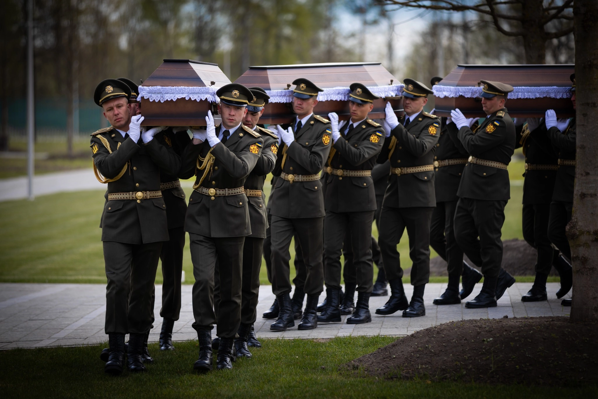 На меморіальному кладовищі провели в останню путь 27 невідомих воїнів
