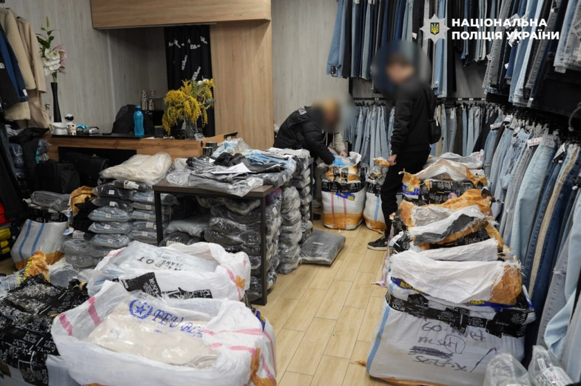 Митник організував схему з продажу гуманітарної допомоги через ринок «7 км» в Одесі на 44 мільйона