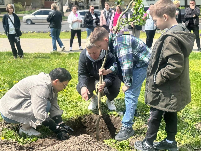 В Одесі висадили дерева на честь морпіхів у межах всеукраїнської акції