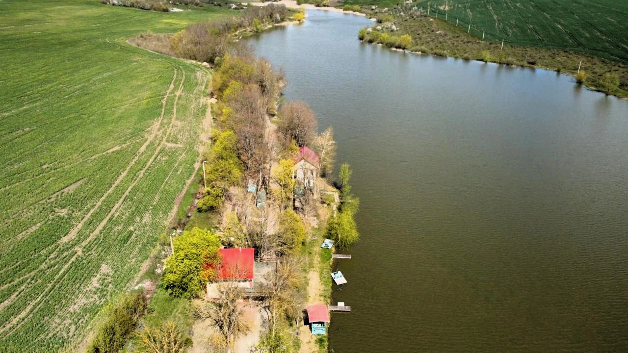 Незаконна забудова біля водойми неподалік Кодими: відкрито кримінальне провадження