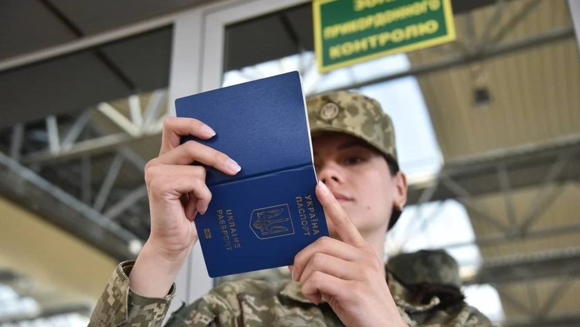 Уряд спростив виїзд за кордон для частини жінок-посадовиць