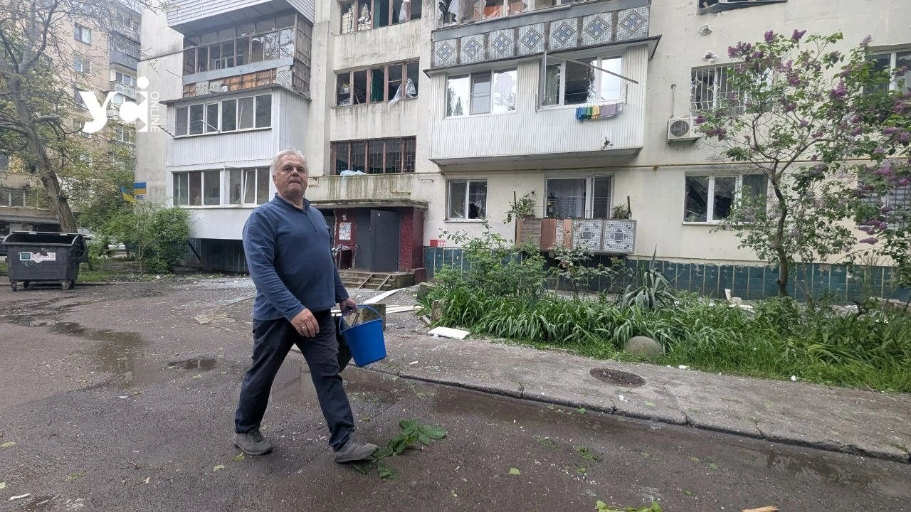 Попередньо на місці «прильоту» вибуховою хвилею вибило понад 200 вікон