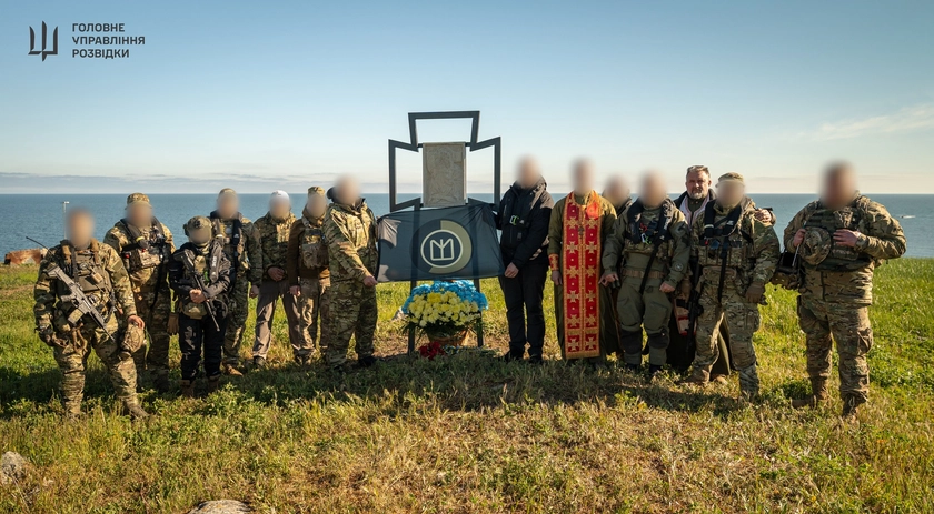 На Зміїному вшанували розвідників, які першими штурмували острів у 2022 році