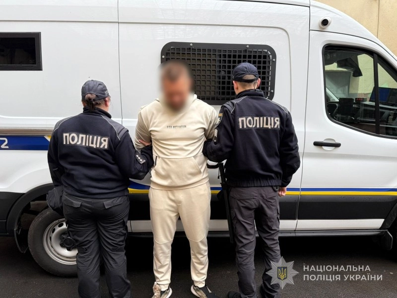 Побив незнайомця просто на вулиці: нападник затриманий, його жертва — у комі