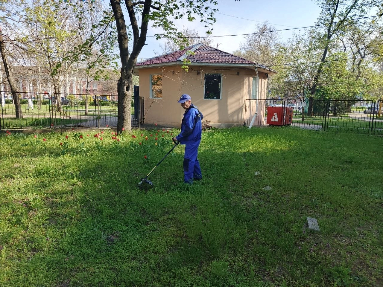 У парках і бюветах Одеси тривають масштабні роботи з прибирання