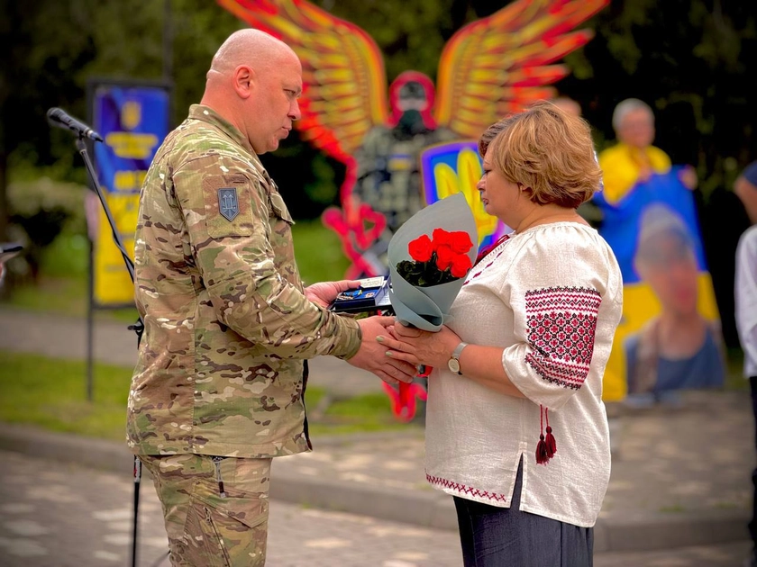 Під час акції «Вишита стрічка пам’яті» двох захисників нагородили посмертно