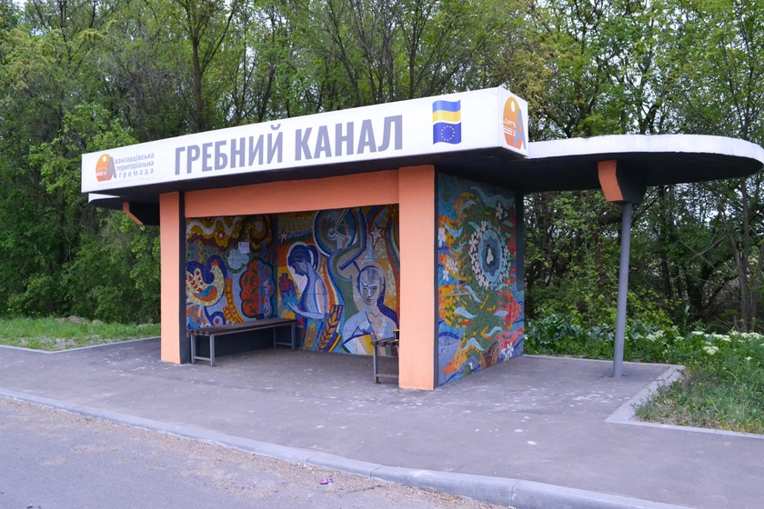 На Одещині показали, як можна рятувати мозаїки — відновили зупинку біля Гребного каналу