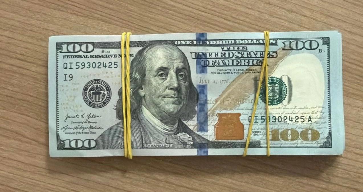 Боржник з аліментів запропонував 5 тисяч доларів прикордоннику за виїзд з України
