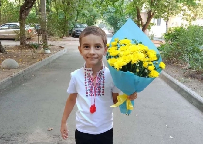 Мама маленького Оскара, який потрапив під тролейбус в Одесі, шукає свідків ДТП