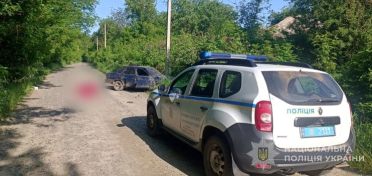 На Одещині вночі сталася смертельна ДТП: автомобіль врізався у бетонний стовп