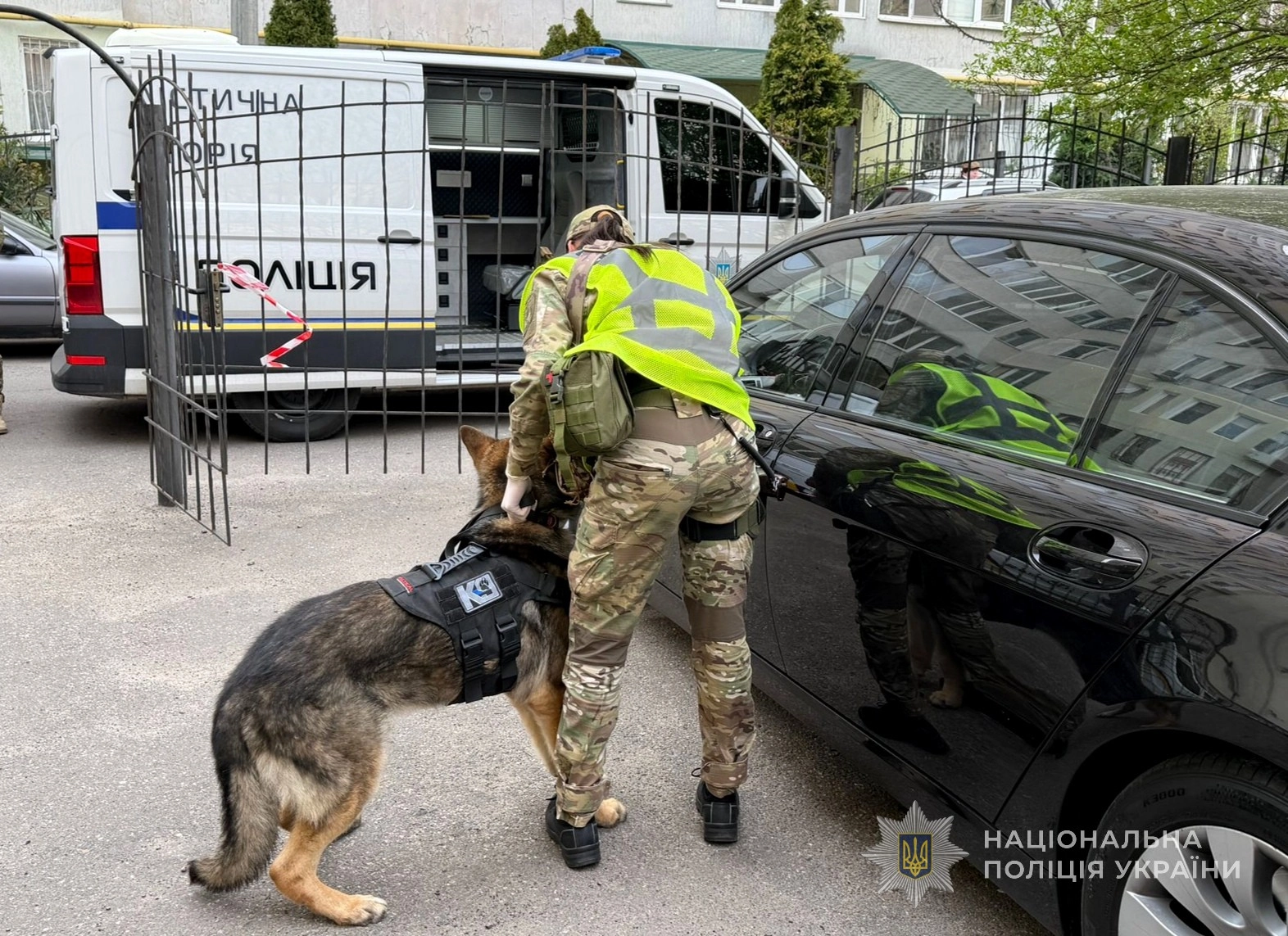 В Одесі чоловік прикріпив гранату до авто підприємця
