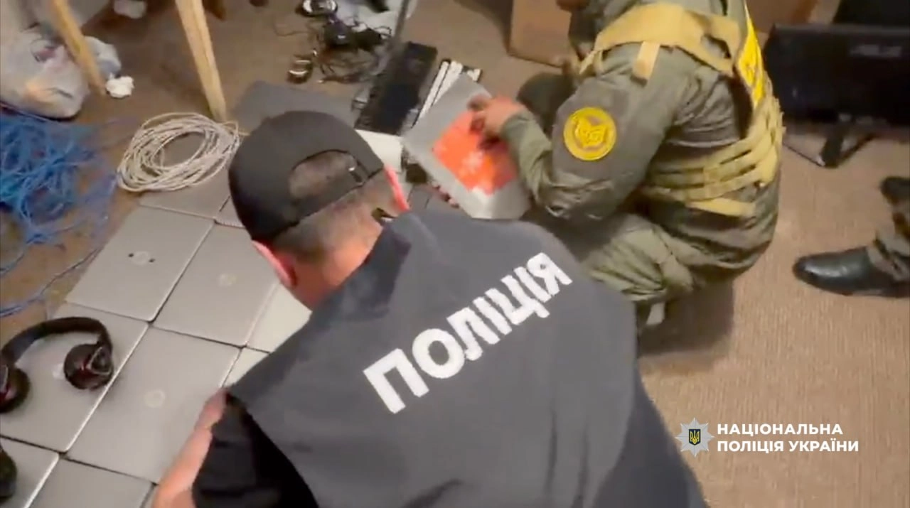 В Одесі викрили шахрайські call-центри з Deepfake