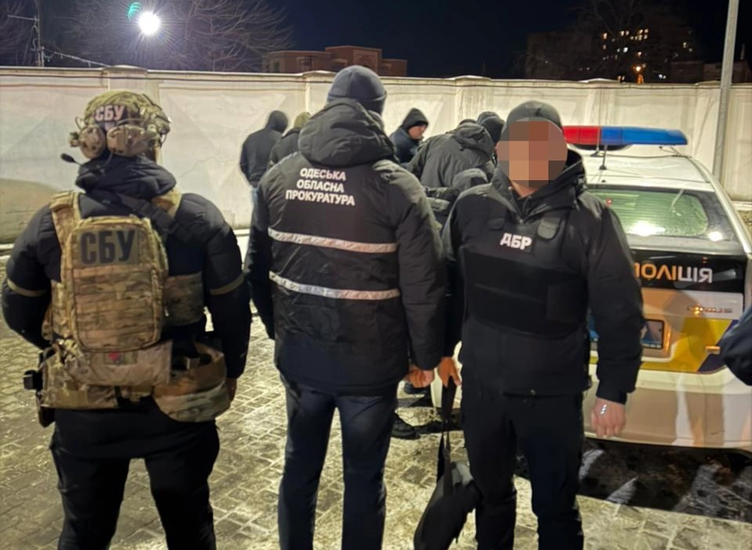 За 2 тисячі доларів обіцяли не везти до ТЦК: в Одесі судитимуть правоохоронців