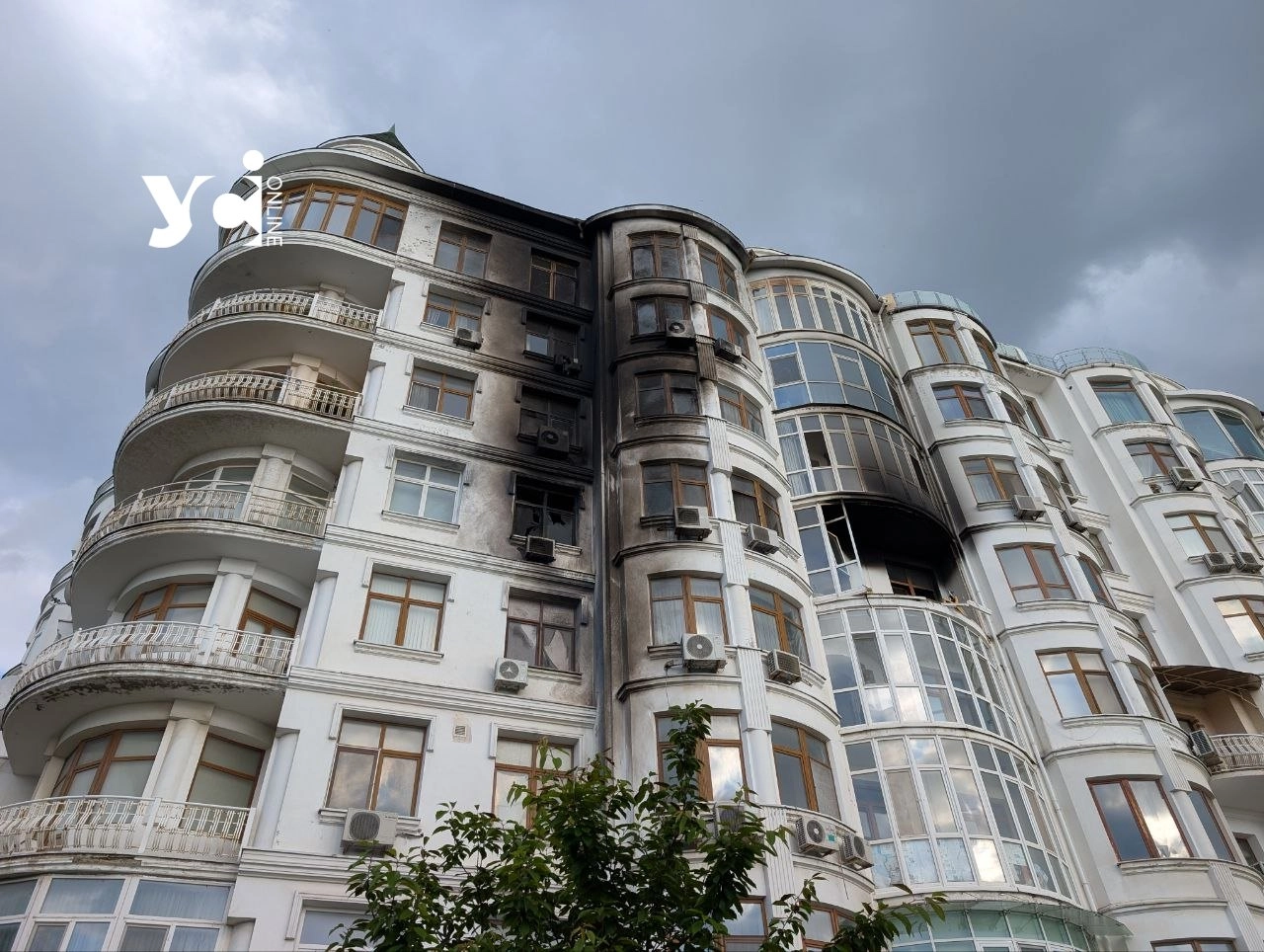 Так виглядає понівечений атакою будинок в Приморському районі міста