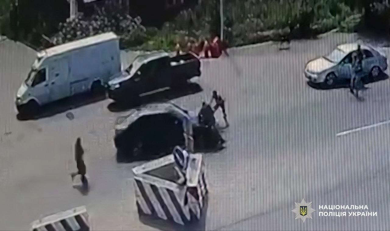 Водій BMW збив прикордонника під час перевірки документів на КПП в Одеському районі