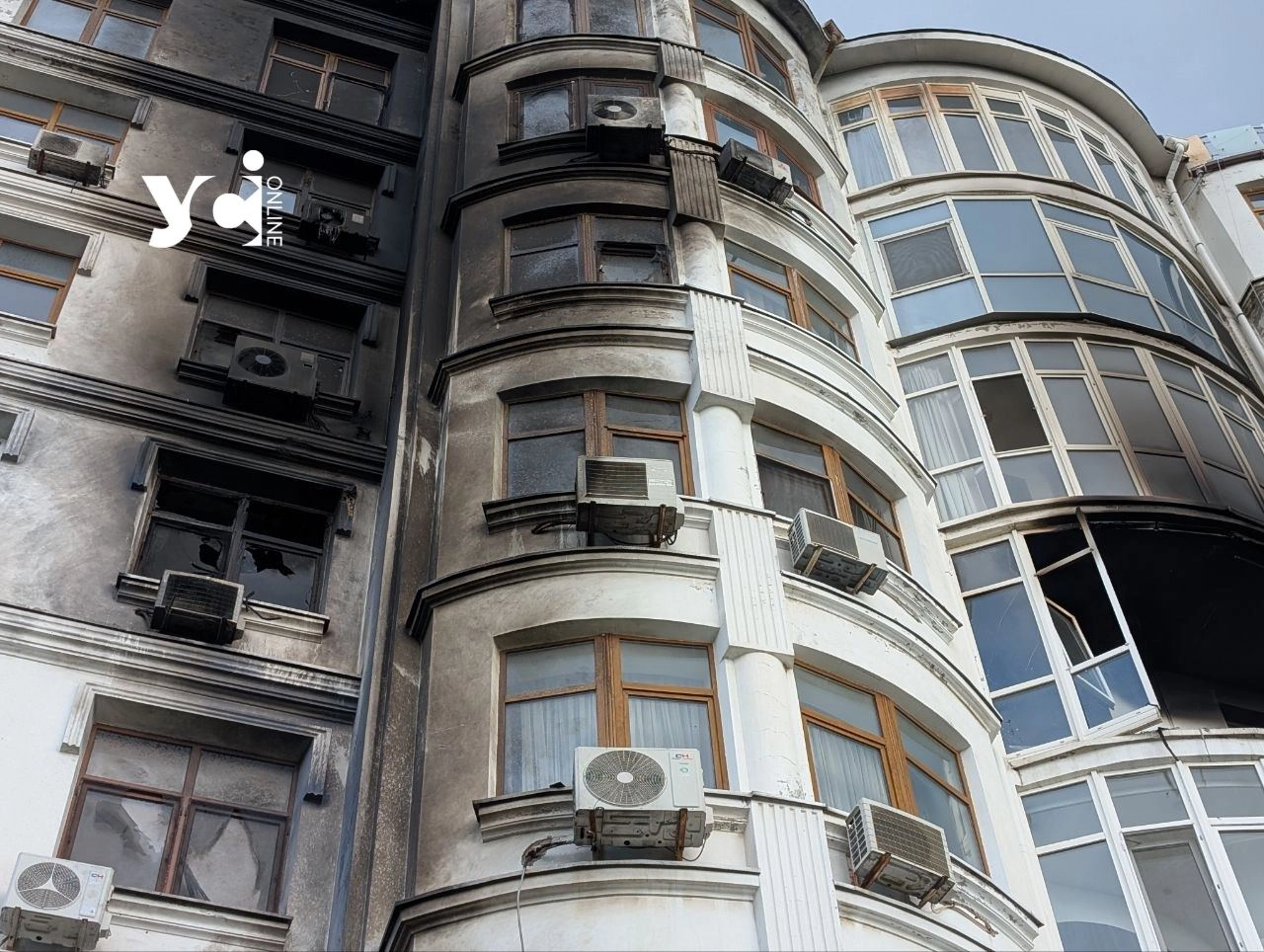 Так виглядає понівечений атакою будинок в Приморському районі міста