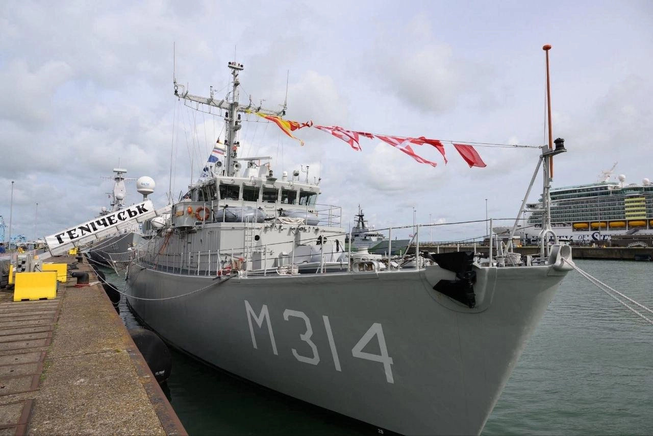 ВМС України отримали від Нідерландів ще один протимінний корабель