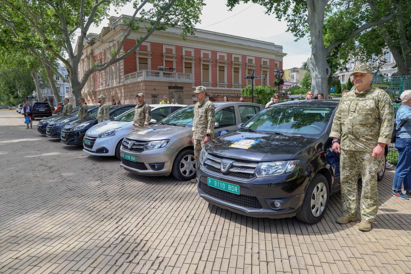 Іспанський фонд передав прикордонникам на Одещині 29 автомобілів та медичне обладнання
