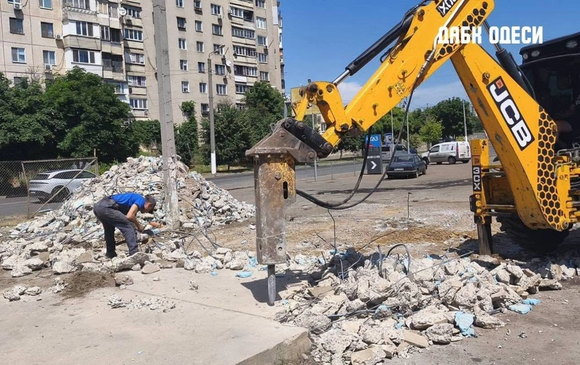 В Одесі почали зносити незаконну автомийку на Таїрова