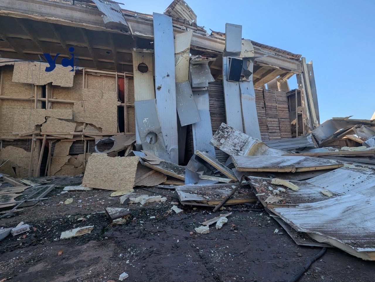 Балістичний удар по агропідприємству на Одещині: загинула людина, згоріли склади та врожай