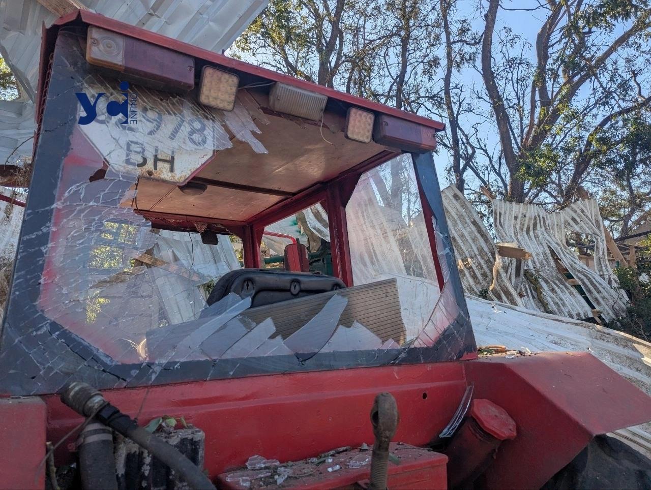 Балістичний удар по агропідприємству на Одещині: загинула людина, згоріли склади та врожай