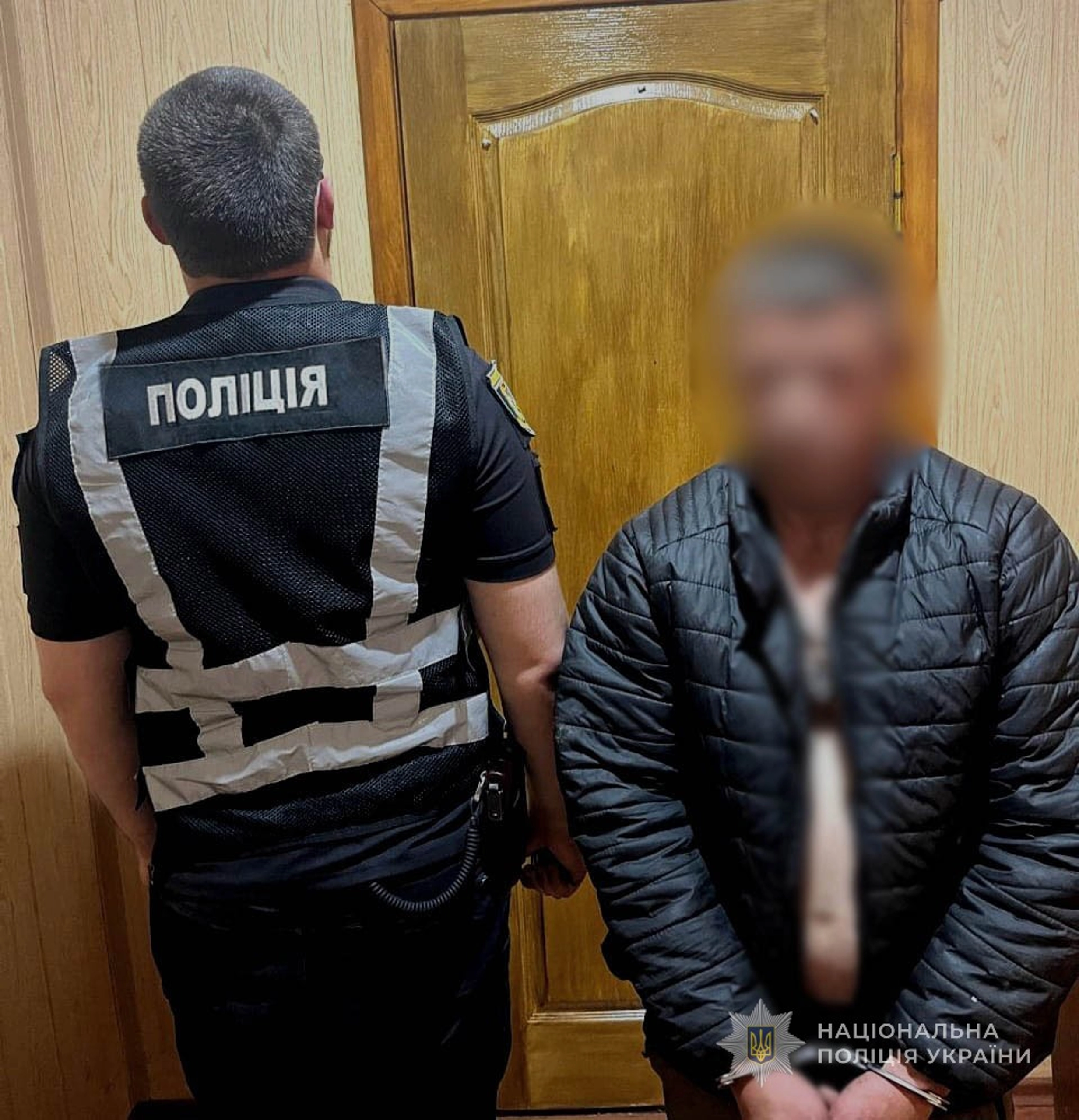 На Одещині чоловік пропонував хабар поліцейським, а потім стріляв у них
