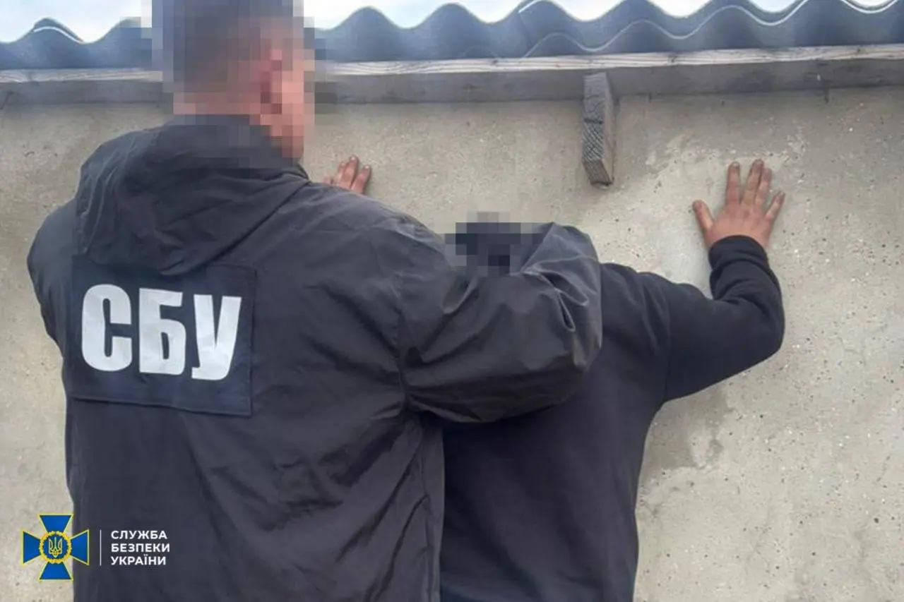 На Одещині затримали військового-дезертира, який на замовлення росіян підпалив автомобіль ЗСУ